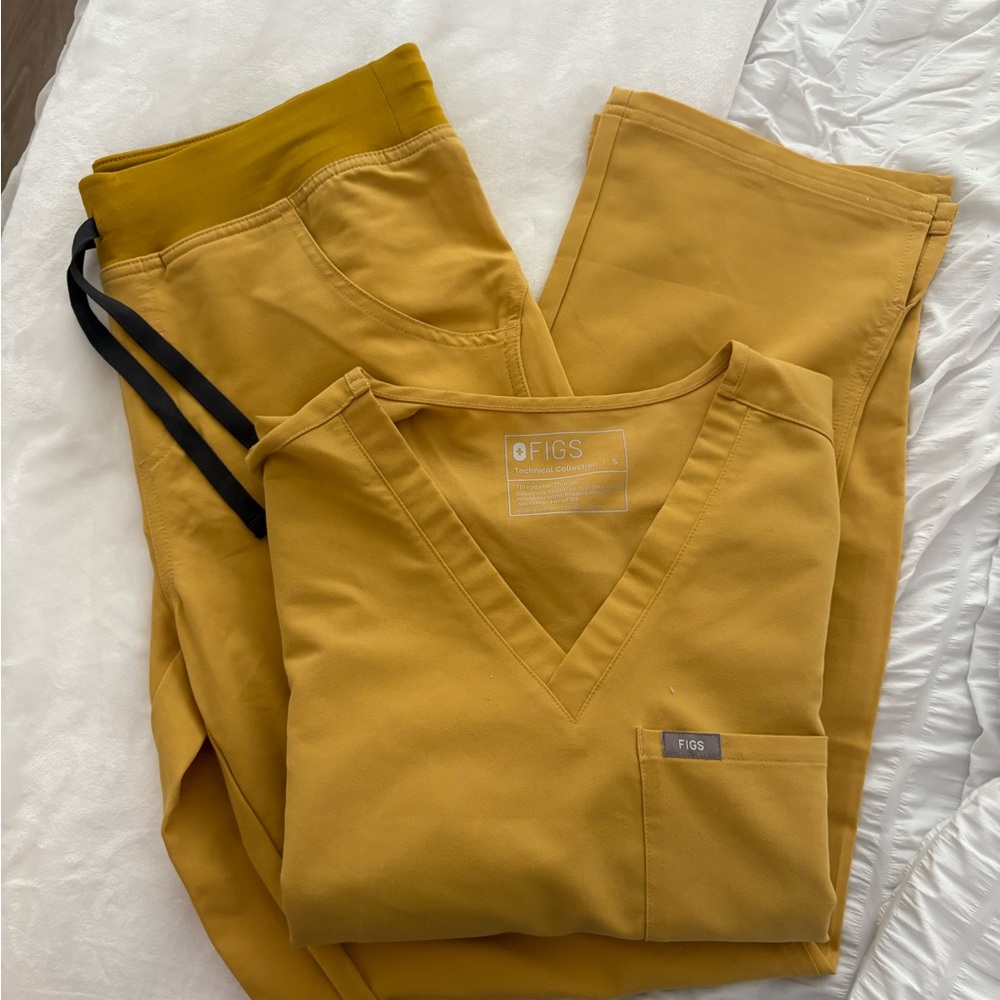 Figs Women's Gold Set